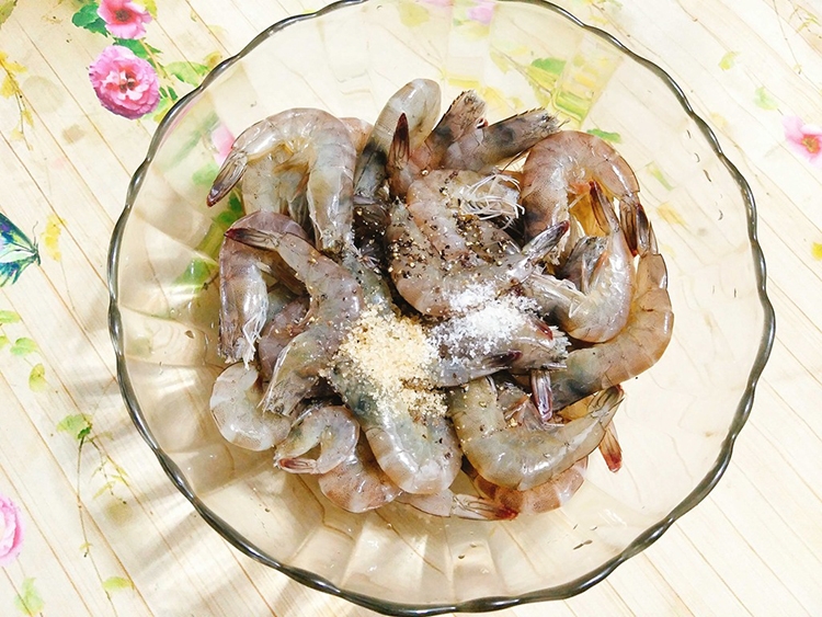Cách làm tôm chiên trứng muối (hình 3)