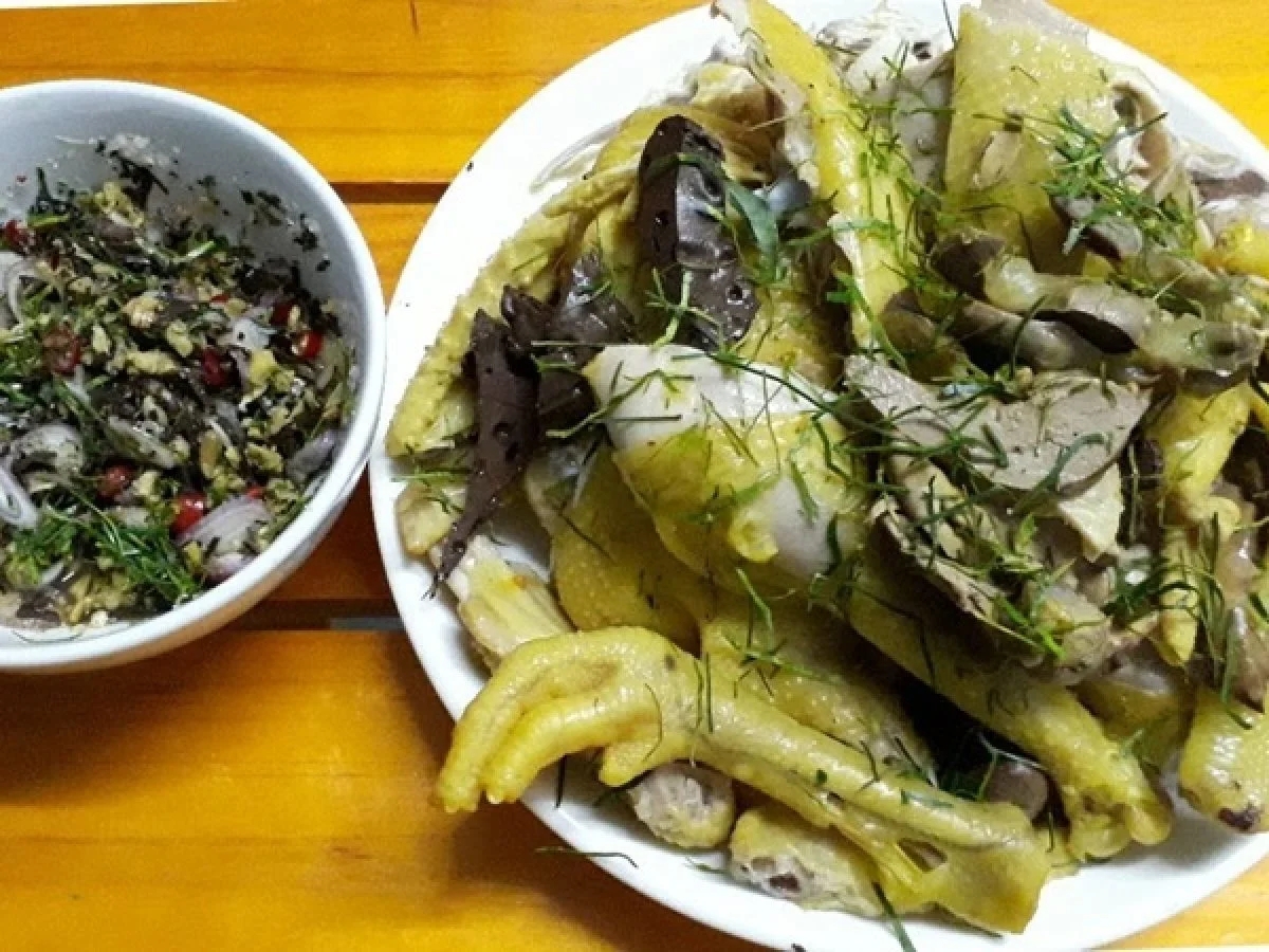 Cách pha nước chấm với tiết gà