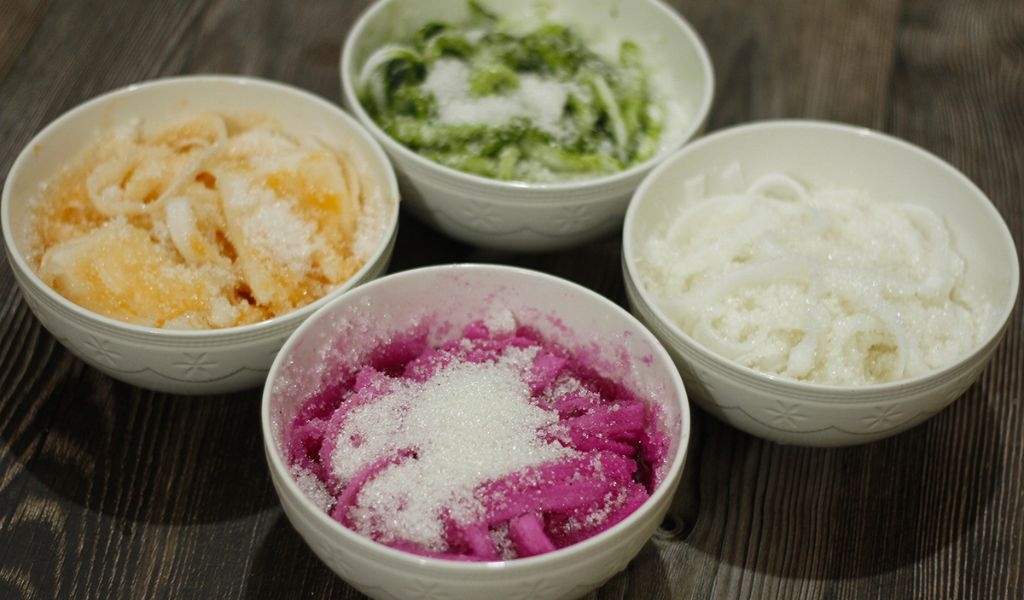 Cách làm mứt dừa ngũ sắc không phẩm màu, ngon miệng, đẹp mắt và đảm bảo an toàn 4