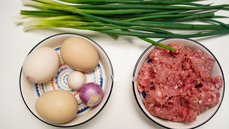 Cách làm trứng chiên thịt bằm (hình 1)