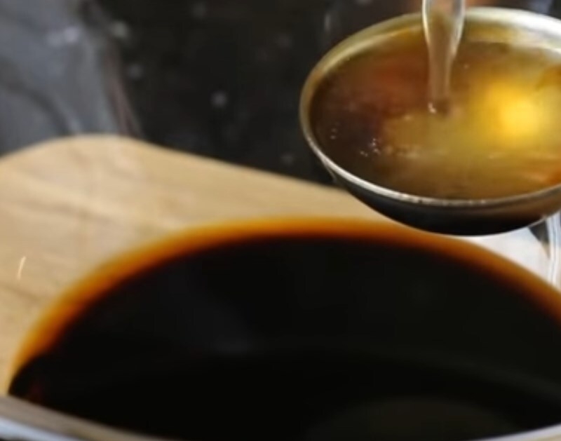 Trộn nước sốt trộn mì