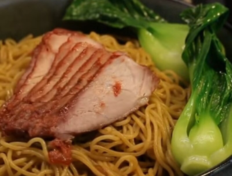 Hoàn thành tô mì khô xá xíu