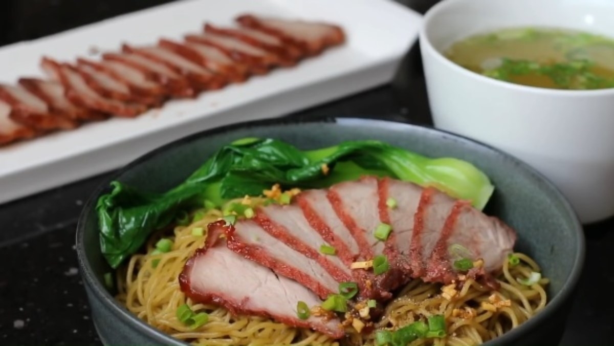 Món mì khô xá xíu hấp dẫn ăn là ghiền