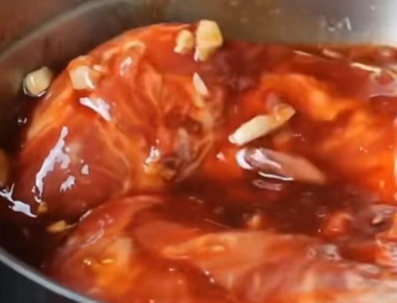 Ướp thịt với nước sốt