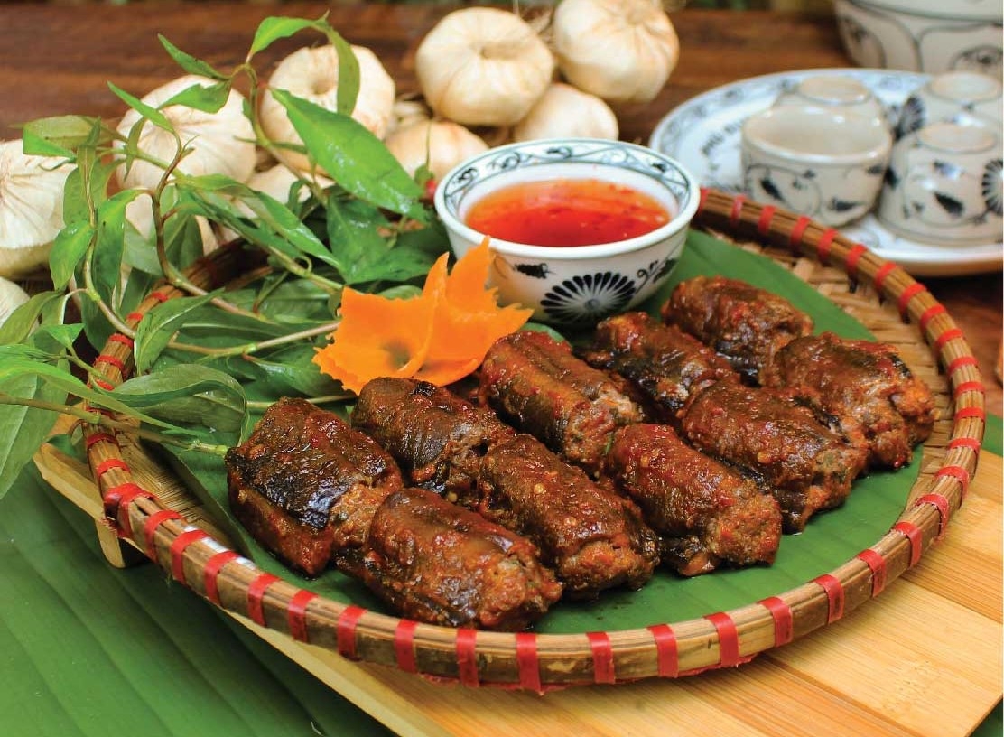 Vào bếp làm ngay món lươn nướng muối ớt nóng hổi, cay tê