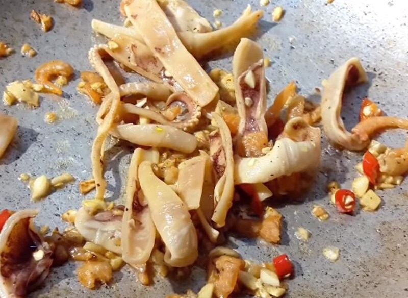 Xào mực, tôm khô