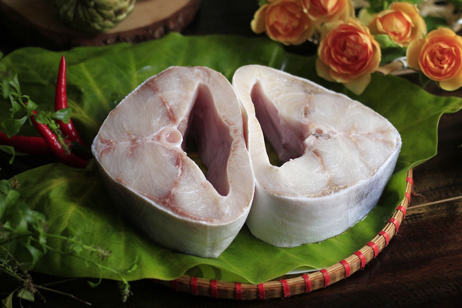 Rửa sạch cá bớp