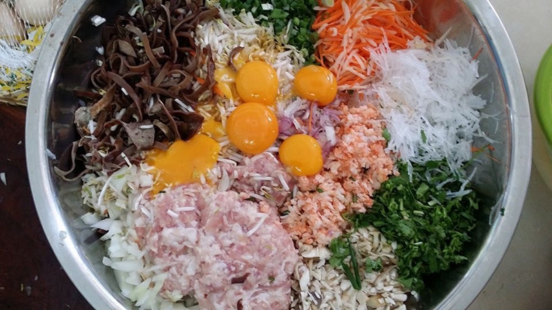 Làm nhân chả giò