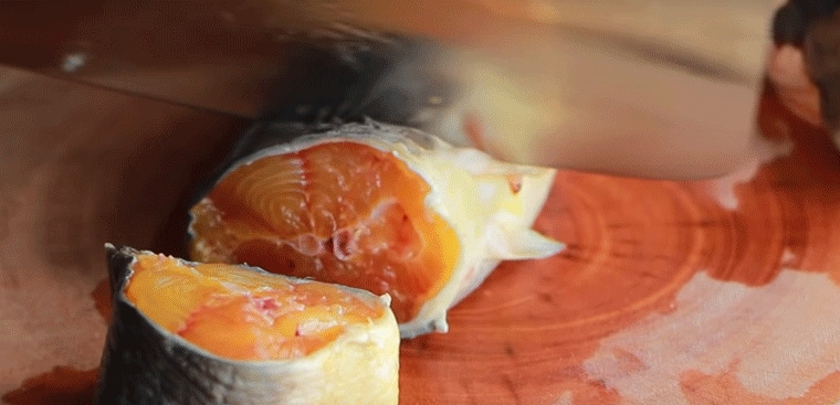 Cắt nhỏ cá trê