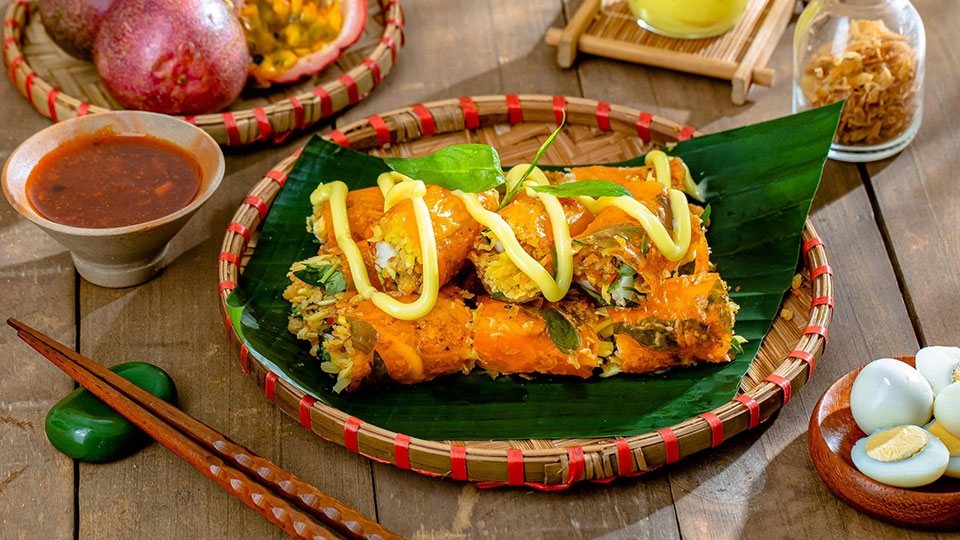 Bánh tráng là một món ăn đường phố được rất nhiều người yêu thích