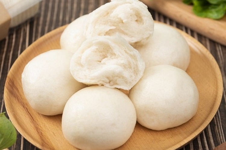 Thưởng thức màn thầu khi còn nóng