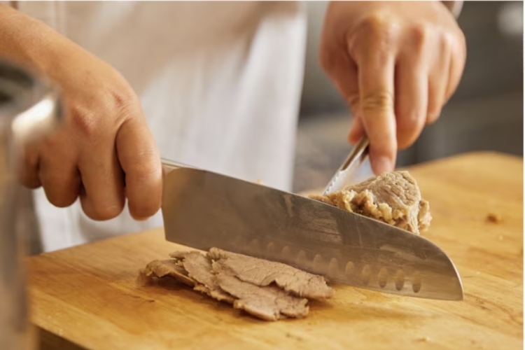 Sơ chế nguyên liệu lẩu bò