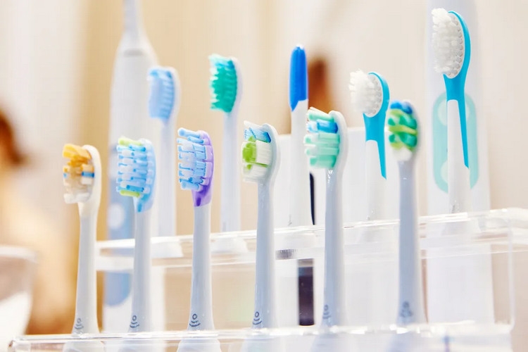 Cách sử dụng bàn chải điện (6)