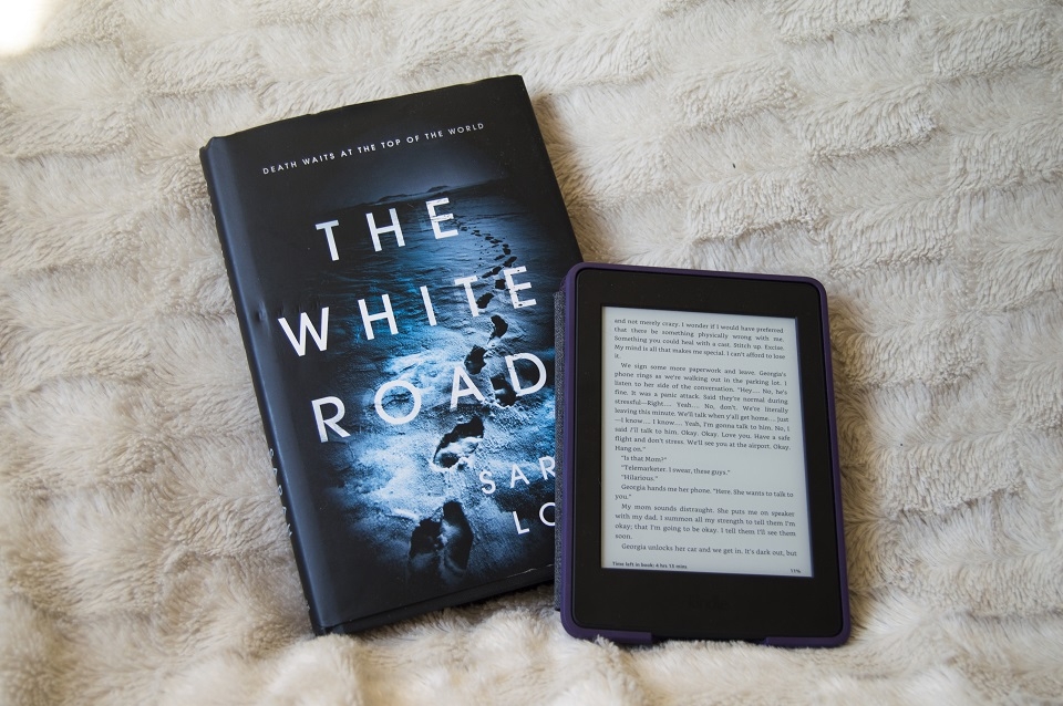 Máy đọc sách điện tử với màn hình E-ink