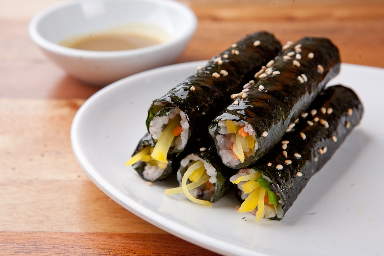 Cách bảo quản kimbap qua đêm đơn giản, dễ thực hiện và không lo ôi thiu, hư hỏng 6