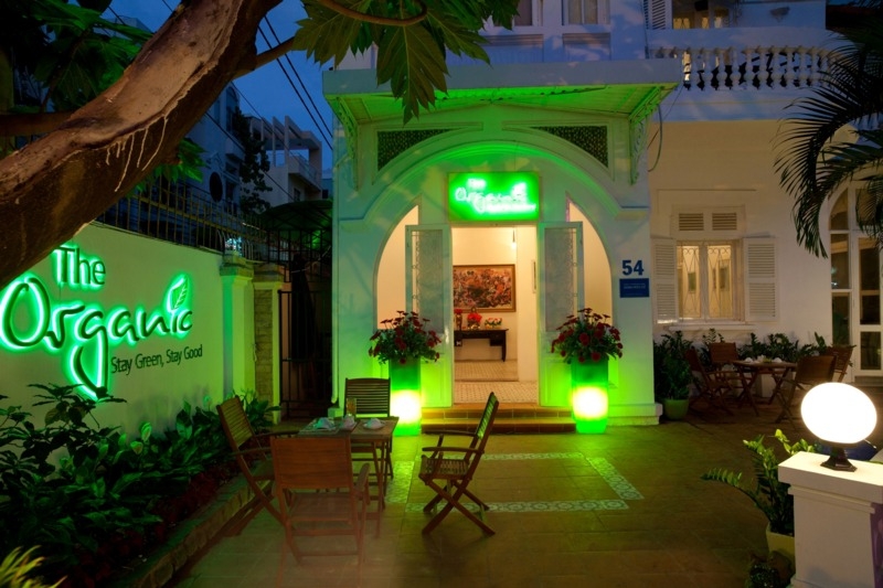 Buffet chay TpHCM The Organic có không gian thưởng chay thoáng đãng và ấm cúng