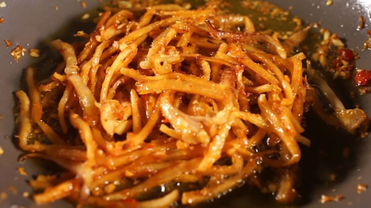 Cách làm mực khô chiên nước mắm (hình 6)