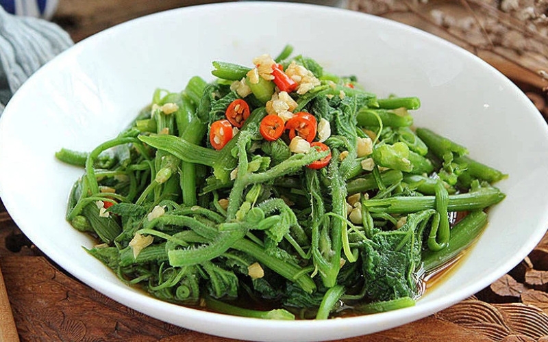 Làm đọt bí xào tỏi giòn ngon, xanh mướt hấp dẫn siêu đơn giản