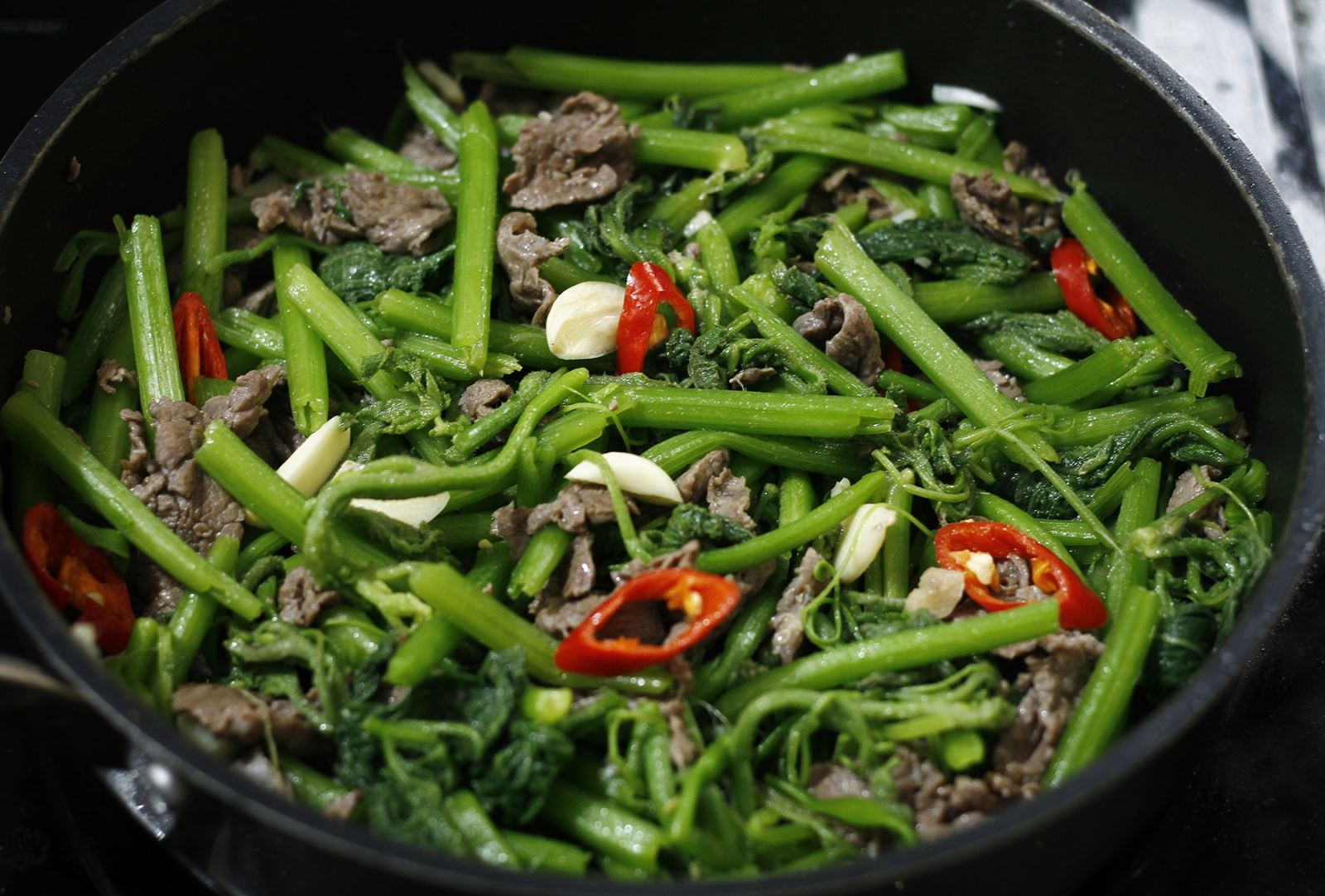 đọt bí xào tỏi 8