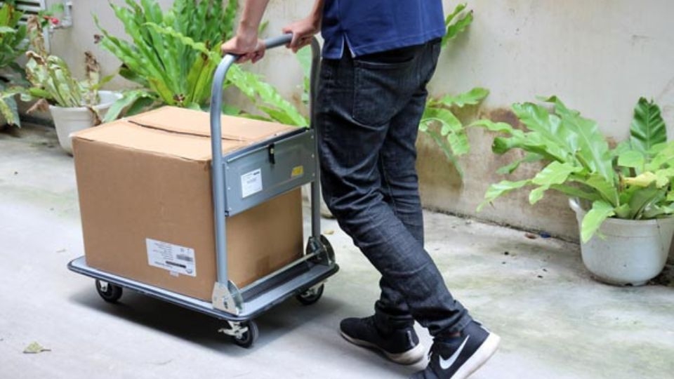 Xe đẩy hàng Advindeq của nước nào? (3)