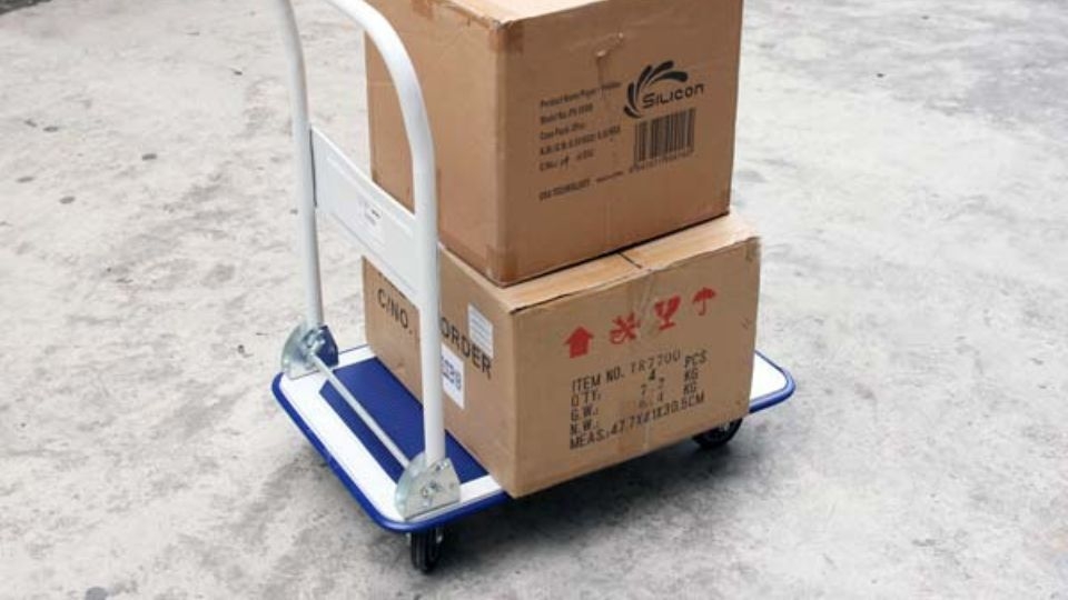 Xe đẩy hàng Advindeq của nước nào? (5)