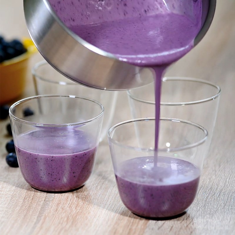 Đổ khuôn panna cotta việt quất