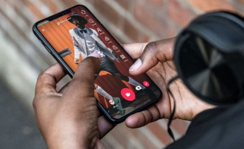 Cài video TikTok, Instagram làm nền
