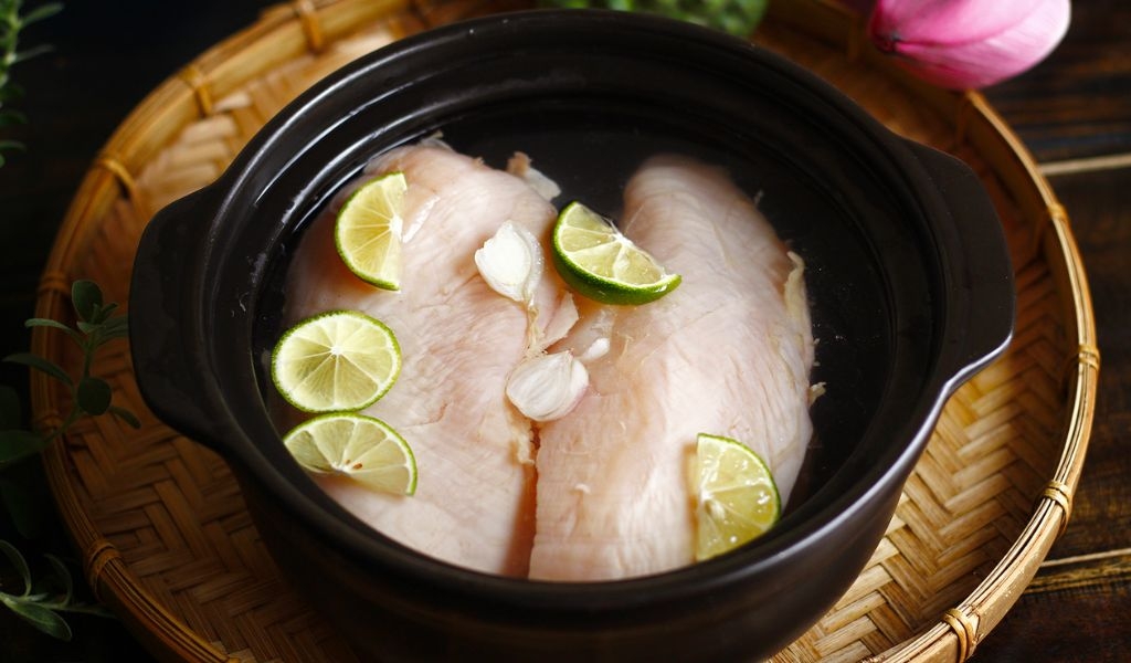 Cách luộc ức gà ngon mềm, không bị khô và các món ngon từ ức gà để giảm cân 3