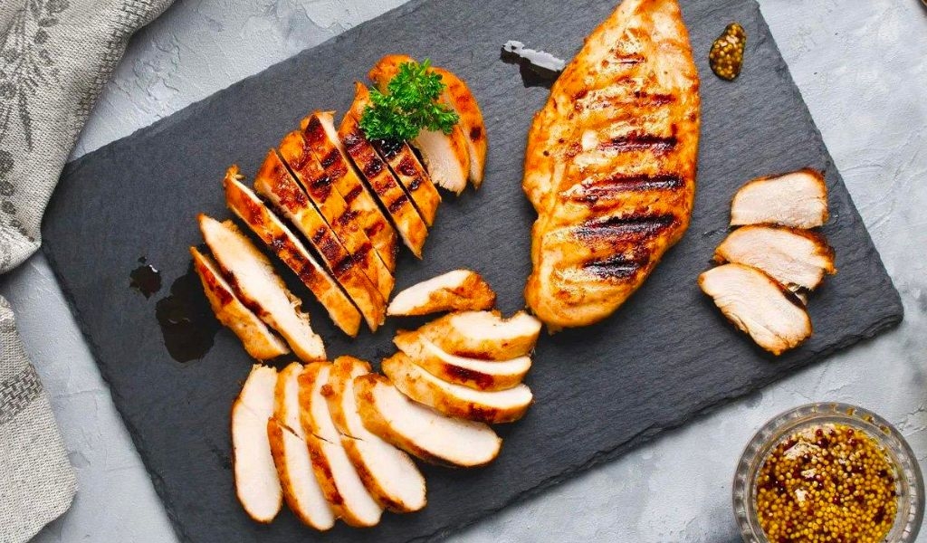 Cách luộc ức gà ngon mềm, không bị khô và các món ngon từ ức gà để giảm cân 4