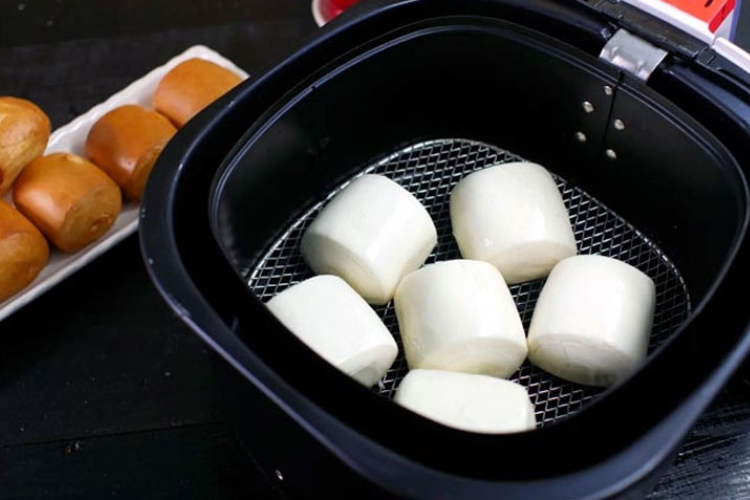 Cách hấp bánh bao bằng nồi chiên không dầu thơm ngon mà vẫn đảm bảo dinh dưỡng - hình 2