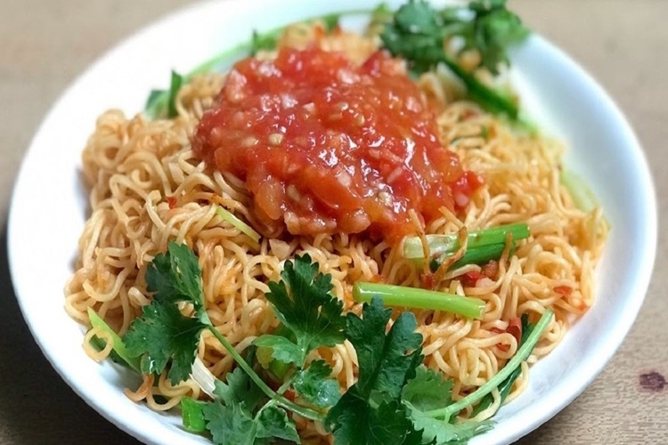 Cách làm mì xào cà chua tại nhà dễ dàng chỉ trong tích tắc với những nguyên liệu đơn giản - Hình 4