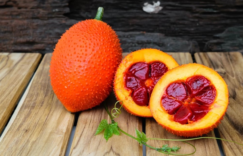 Cách làm dầu gấc không cần dầu ăn đơn giản tại nhà từ những nguyên liệu quen thuộc 1