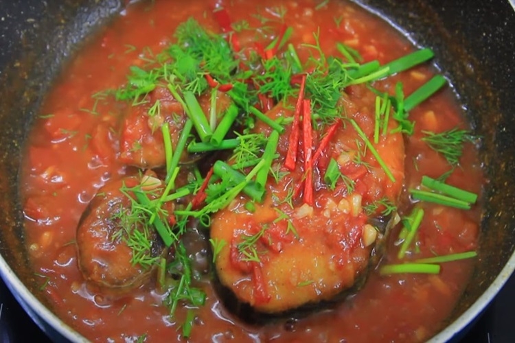 Bí quyết nấu cá bớp sốt cà chua béo ngậy, không bị tanh cho bữa ăn gia đình - Hình 5