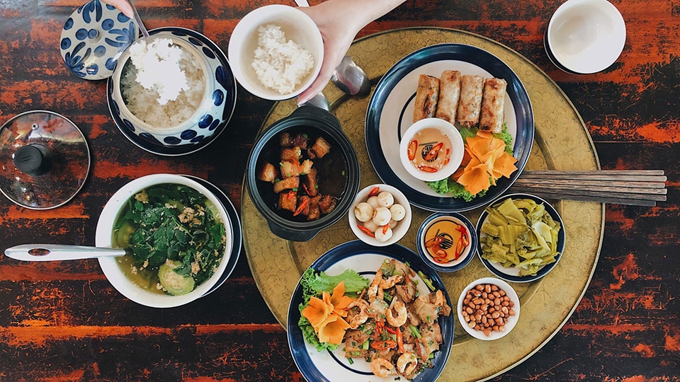 Kiểm soát lượng chả giò có trong bữa ăn
