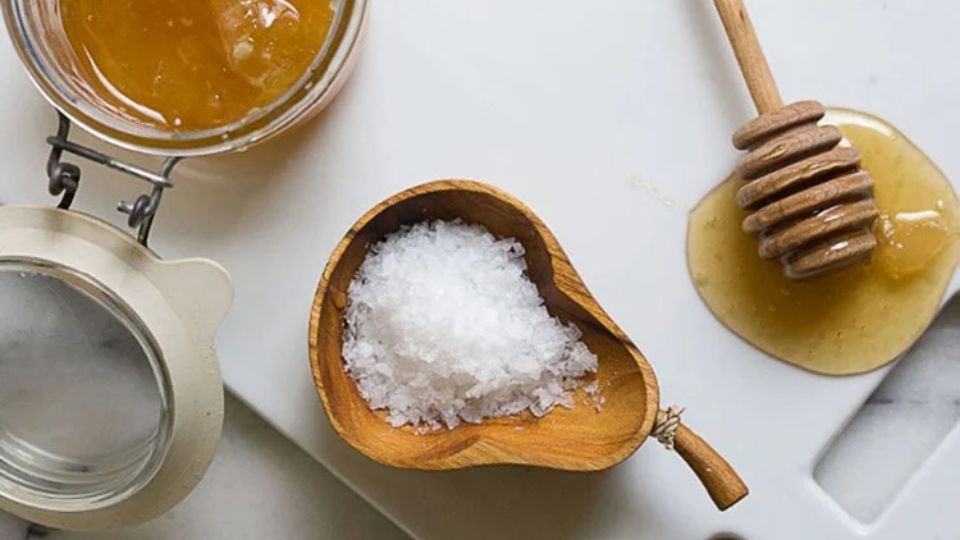 Muối và mật ong giúp tóc nhanh dài hiệu quả