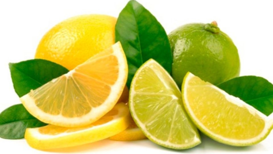 Chanh chứa hàm lượng axit citric với tác dụng kháng vi khuẩn, ức chế sự phát triển của gàu