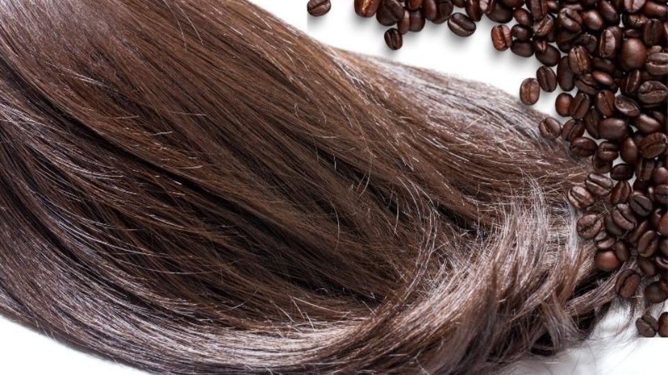 Cafein có chất chống oxy hóa, giúp kích thích sự hoạt động của nang tóc