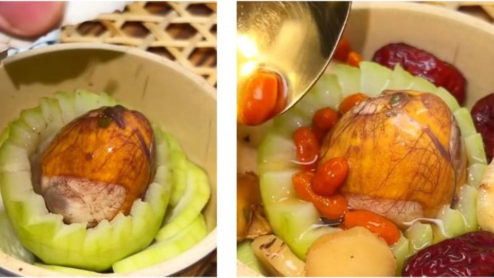 Trứng lộn um bầu dưới lửa nhỏ để gia vị thấm đều vào nguyên liệu