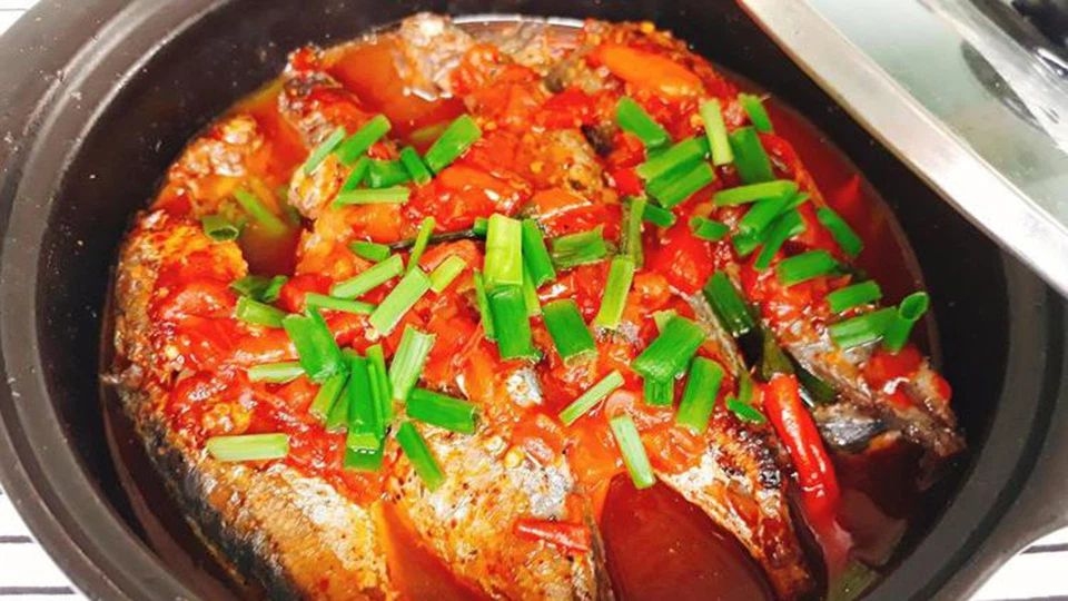 Kho cá nục cà chua bằng nồi áp suất giúp giữ trọn vẹn hương vị của món ăn