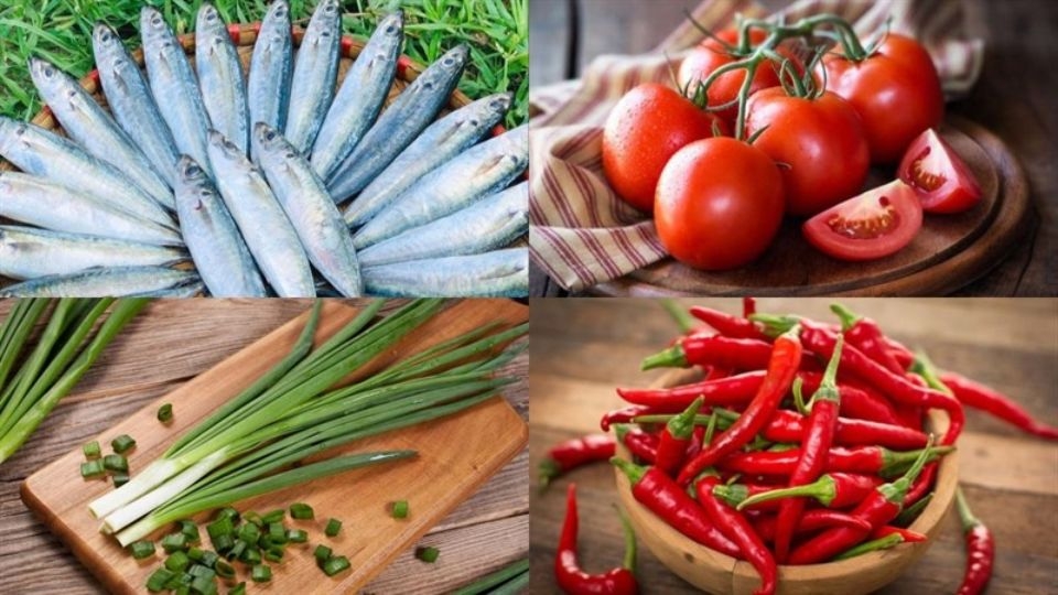 Cà chua, ớt và hành lá là nguyên liệu chủ đạo cho món cá nục kho cà chua