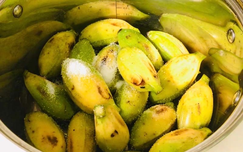 cách luộc chuối ngon 4