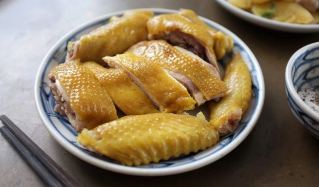 Cách luộc gà già nhanh mềm và mẹo nấu gà giữ được hương vị, da vàng óng, không bị rách 1