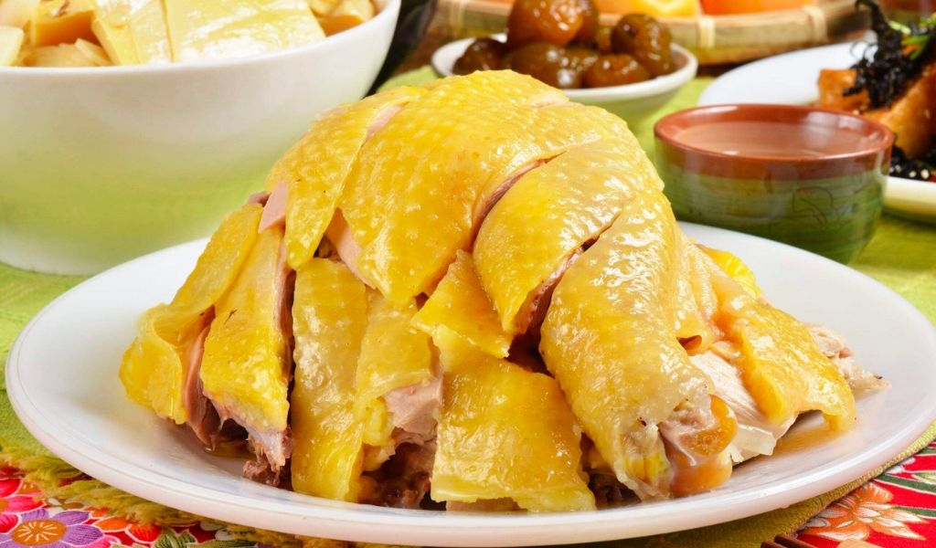 Cách luộc gà già nhanh mềm và mẹo nấu gà giữ được hương vị, da vàng óng, không bị rách 5