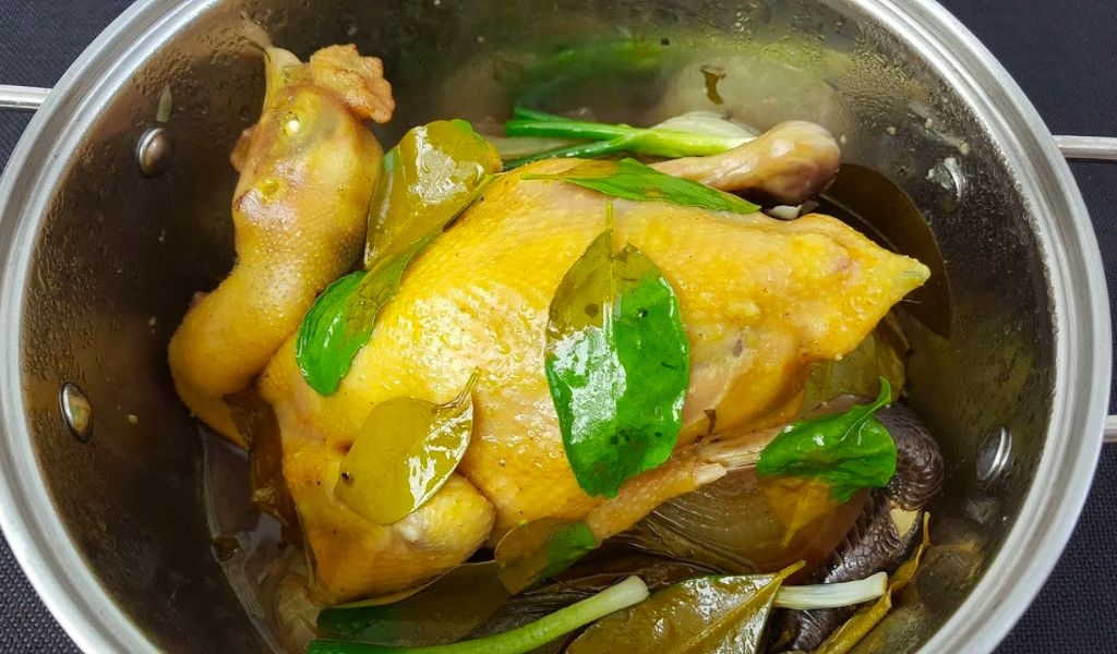 Các cách luộc gà không cần nước mà thịt vẫn mềm ngọt mà bạn nên thử một lần 4