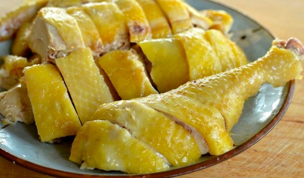 Các cách luộc gà không cần nước mà thịt vẫn mềm ngọt mà bạn nên thử một lần 2