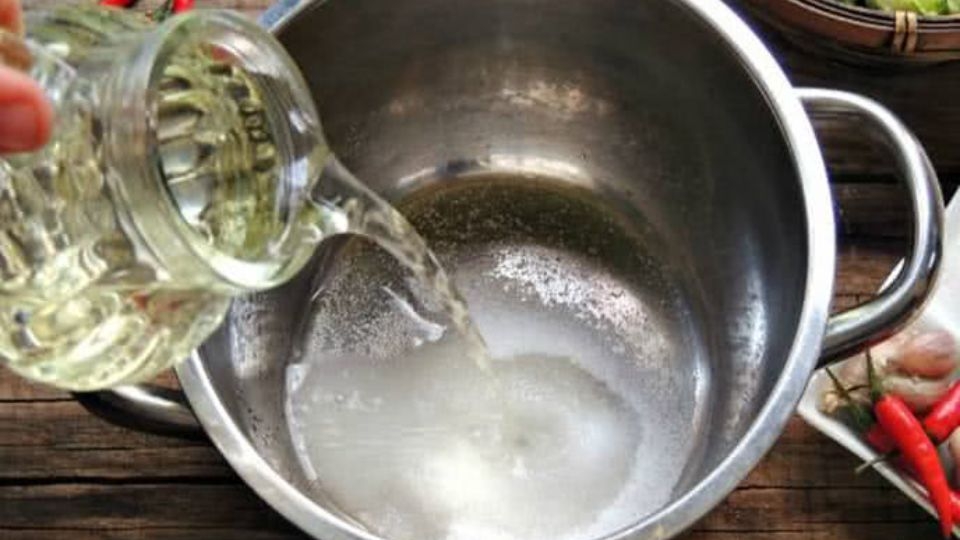 Bước 2: Nấu nước giấm ngâm