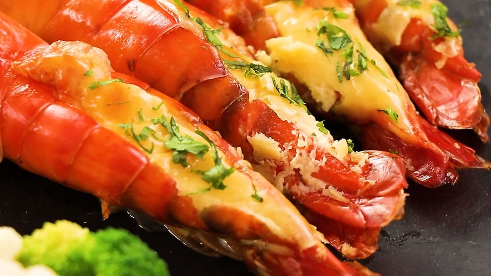 Thành phẩm tôm nướng phô mai Con Bò Cười