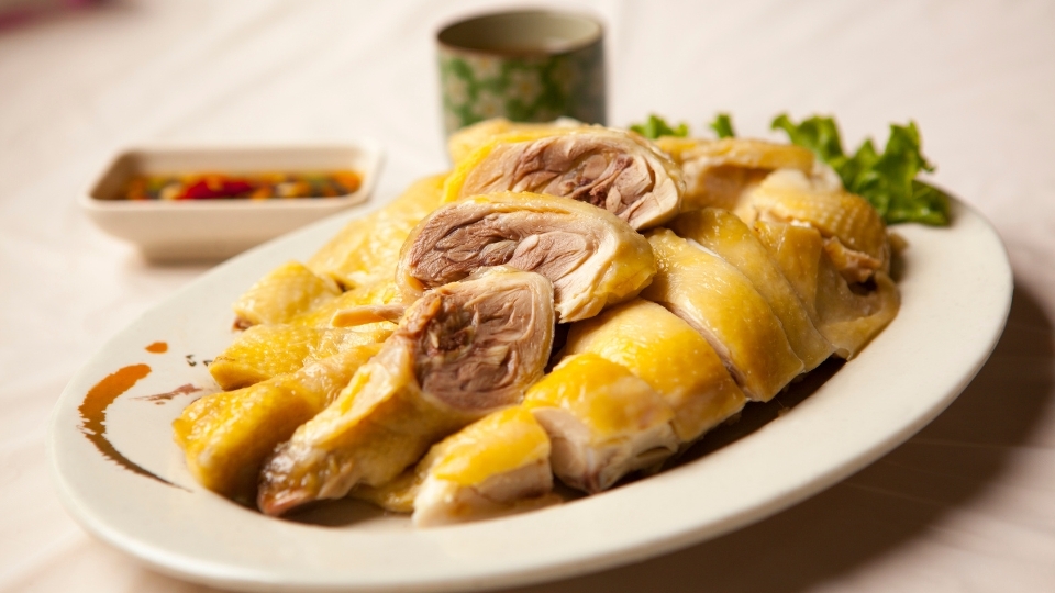 Cánh gà luộc là món ăn đơn giản, dễ làm nhất