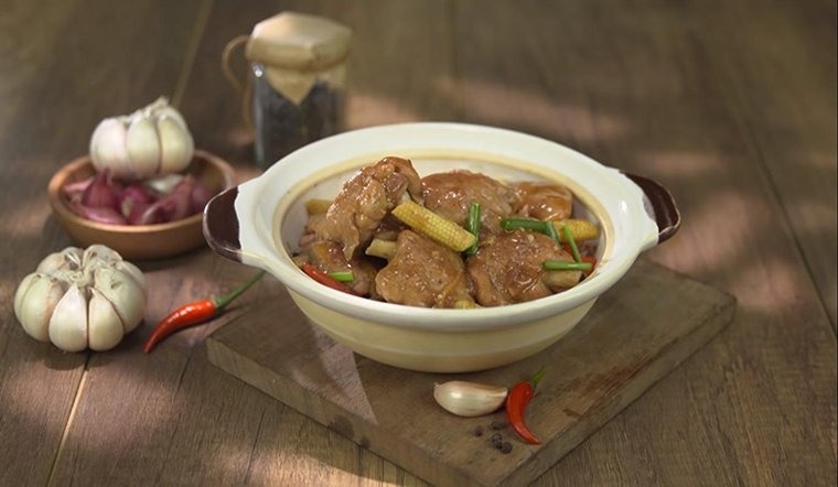 Cánh gà xào cùng bắp ngô non lạ miệng khiến nhiều người yêu thích