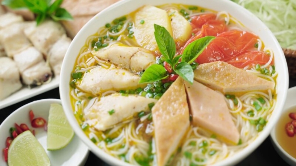 Món bún chả cá thu đổi món cho cả nhà vào cuối tuần vô cùng thích hợp